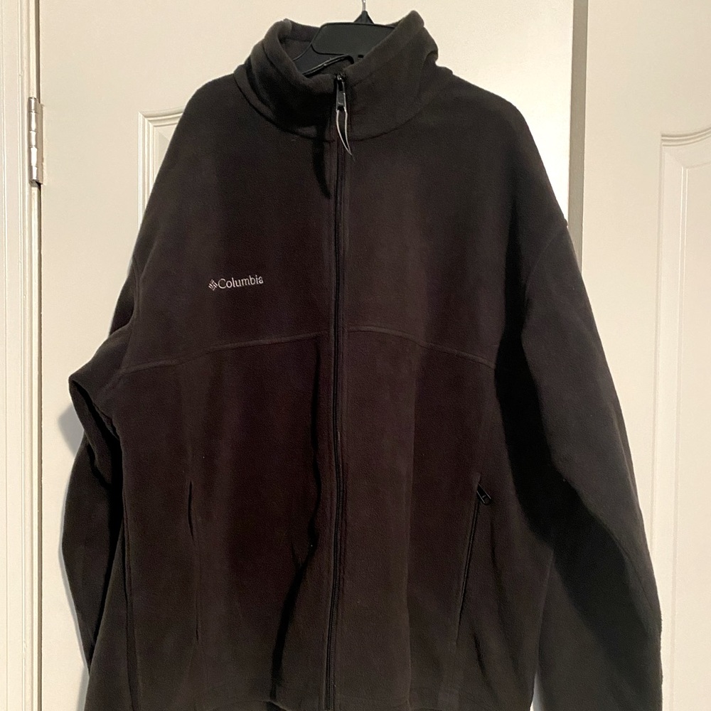 Columbia X-Large fleece jacket. Like New. From a pet and smoke free home